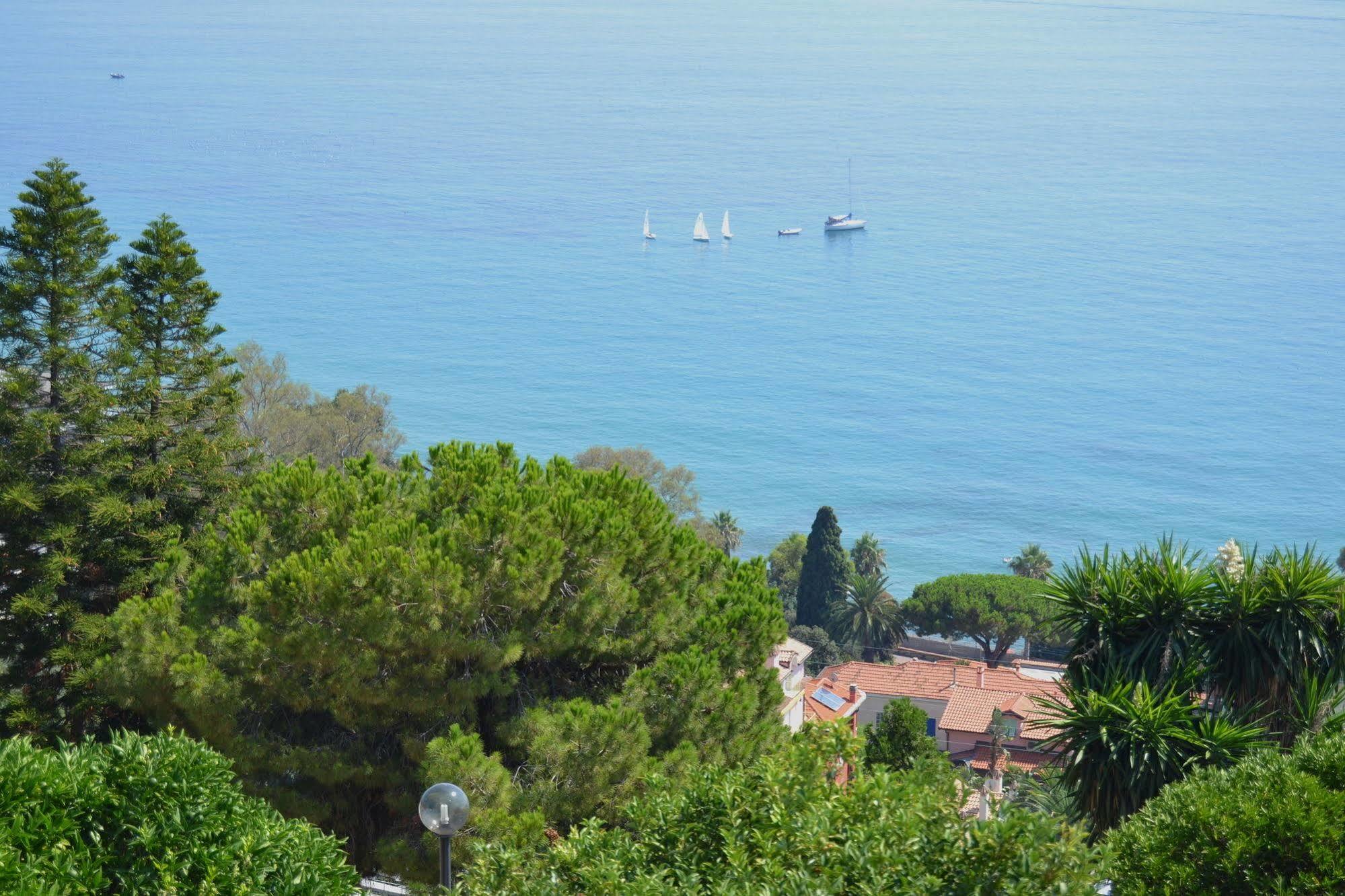 Le Terrazze Appartamenti Vacanze San Remo Exterior foto